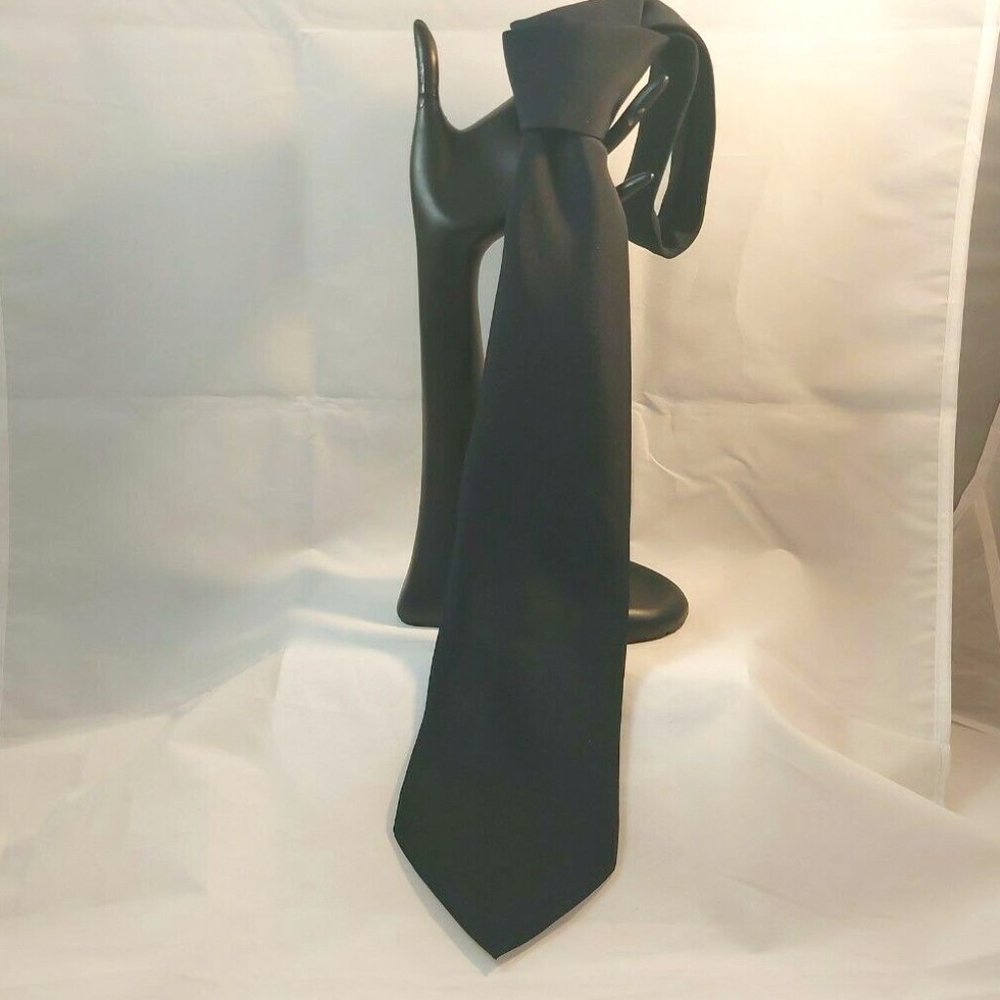 The Classic Black Tie, Vintage Huayu China 100% Silk Tie